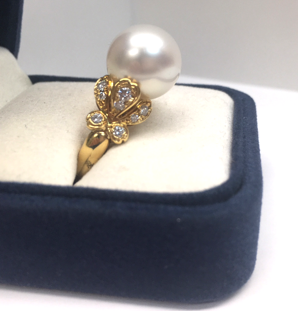 Mikimoto Pearl and Diamond Ring in 18K Yellow Gold